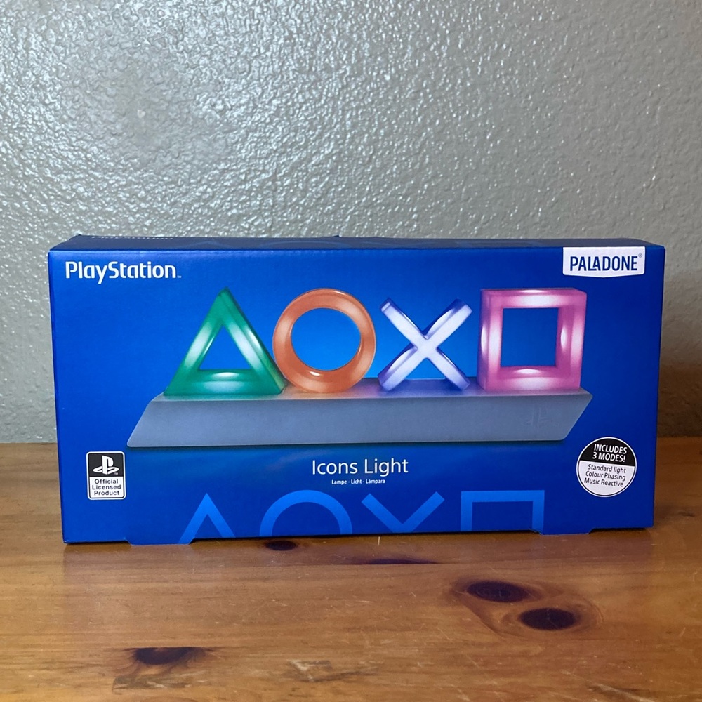 PlayStation icons light AAA or micro USB